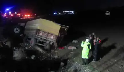 Afyonkarahisar'da Trafik Kazası: 2 Ölü