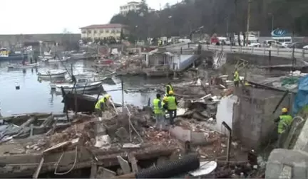 Zonguldak'ta Kıyı Kenar Çizgisindeki Yapıların Yıkımına Başlandı