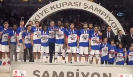 Anadolu Efes, 11. Kez Kupayı Müzesine Götürdü