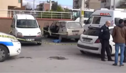 İzmir Otomobilde Fenalaşarak Yaşamını Yitirdi