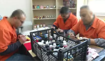 Cezaevinin Atıkları Hükümlülerin Elinde Süs Eşyasına Dönüşüyor
