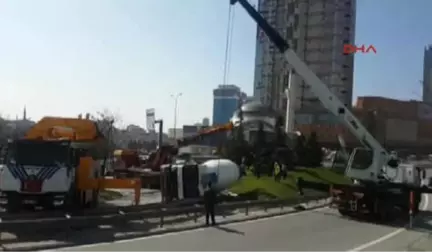 D-100'de Beton Mikseri Devrildi 1 Kişi Yaralandı, Trafik Felç Oldu