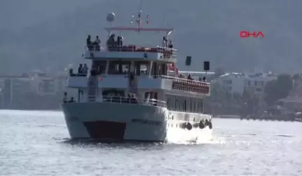 Muğla İranlı Turistler Tekne Gezisinde İzmir Marşı ile Eğlendi