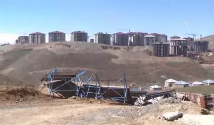 Hakkari'de Terör Mağdurları İçin Konut Yapımı Sürüyor