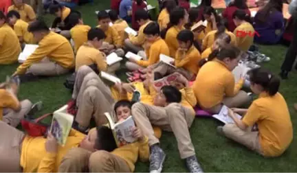 Adana'da Açık Havada Kitap Okudular