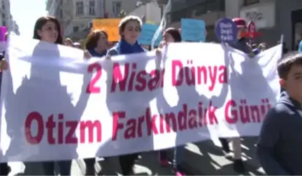 Otizme Dikkat Çekmek İçin Yürüdüler