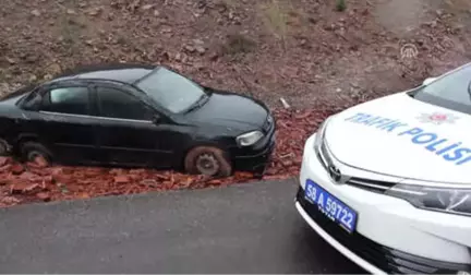 Koyulhisar'da Trafik Kazası: 3 Yaralı