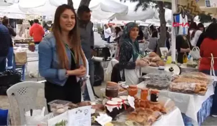 İzmir Alaçatı Ot Festivali'nde Renkli Kortej Yürüşü