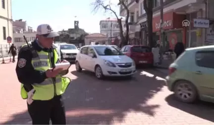 Trafik Güvenliği İçin 10 Yıldır Aynı Kavşakta Mesaide