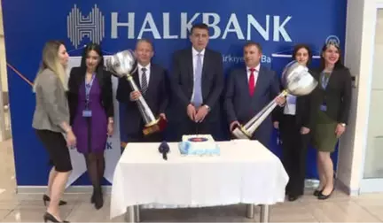 Halkbank'ta Şampiyonluk Pastası Kesildi