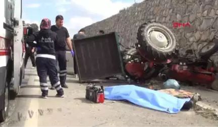 Manisa Otomobille Traktör Çarpıştı: 1 Ölü, 1 Yaralı