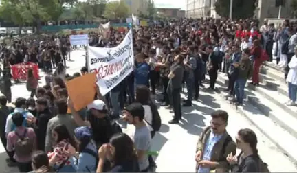 İstanbul Üniversitesi'nde Bölünme Protestosu