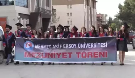 Burdur Mehmet Akif Ersoy Üniversitesinde Mezuniyet Heyecanı