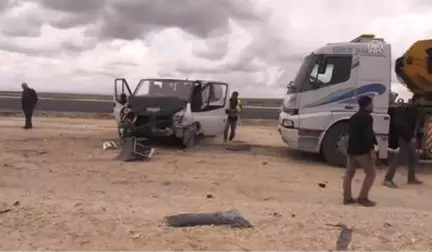 Şanlıurfa'da Tır Yol Çalışması Yapılan Alana Girdi: 3 Yaralı