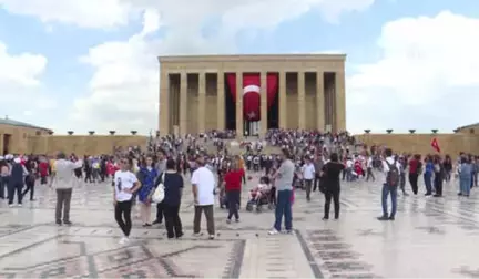 Anıtkabir'e Ziyaretçi Akını