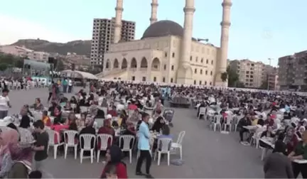 Mardin'de Binlerce Kişi İftarda Buluştu