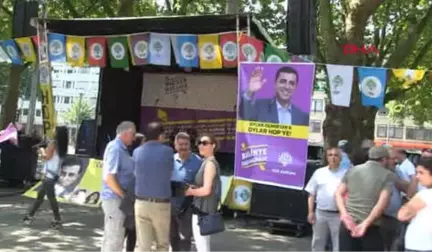 Alman Polisi, Hdp Mitinginde Sözcüleri Konuşturmadı