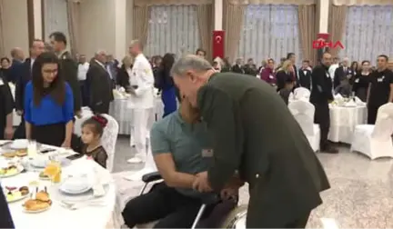 Genelkurmay Başkanı Akar ve Eşinden Gazi ve Yakınlarına İftar