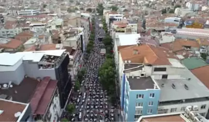 Gelenek Yine Bozulmadı... Türkiye'nin En Büyük İftar Sofrası Yine Uşak'ta Kuruldu