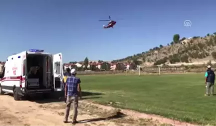 Otomobil Tıra Çarptı: 2 Ölü, 5 Yaralı - Ağır Yaralı Yolcu Helikopter ile Hastaneye Sevk Edildi