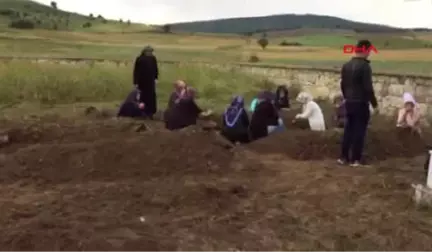 Kütahya'daki Kazada Ölen Aynı Aileden 4 Kişi Toprağa Verildi