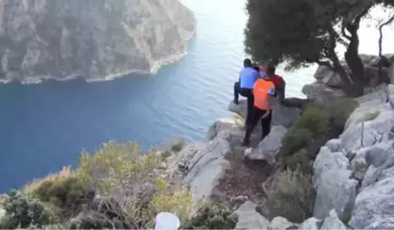 Fotoğraf Çektirirken Uçuruma Düştü Karnındaki Bebeğiyle Öldü