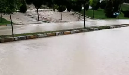 Kütahya'da Aniden Bastıran Sağanak Yağış Sele Neden Oldu