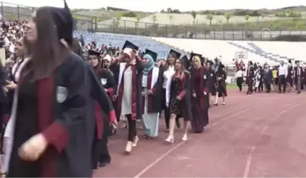 50 Yaşındaki İmam Üniversiteden Mezun Oldu