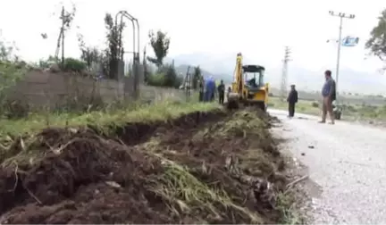 Sandıklı'da Aşırı Yağış ve Dolu Ekili Alanlarda Zarara Yol Açtı