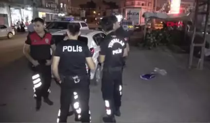 Adana - Yakalanacağını Anlayınca 4 Kilo Esrarı Araçtan Attı