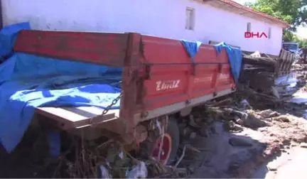 İzmir Menemen'de Selde Mahsur Kalan 3 Kişi Kurtarıldı Hd