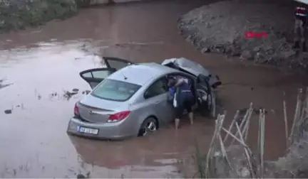 Sivas Otomobil Köprüden Dere Yatağına Uçtu, Sürücü Yaralandı