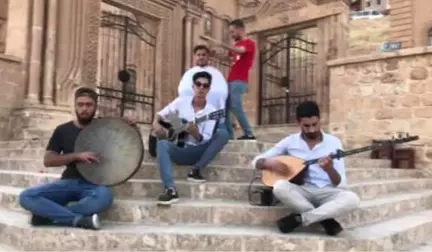 Çılgın Berber Lakaplı Ahmet Ocak'tan Mardin Manzaralı Tıraş