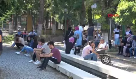 İzmir'de Yks'nin İlk Oturumu Olan Tyt Heyecanı Yaşandı