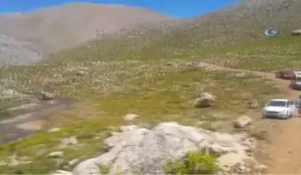 Kayıp Müzisyenin Cesedi 8 Metrelik Kayalıkların Dibinde Bulundu