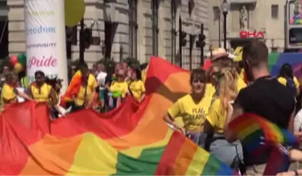 Pride London Yürüyüşü Başladı