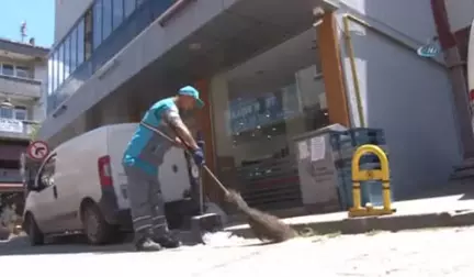 Süpürgesi ile Köpeğe Masaj Yapan Temizlik İşçisi Konuştu