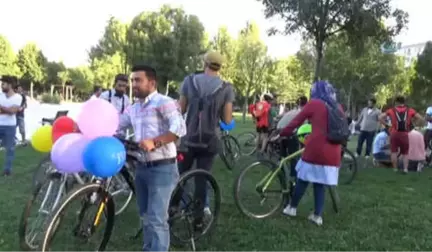 Turda Tanıştılar, Bisikletle Düğün Konvoyu Yaptılar