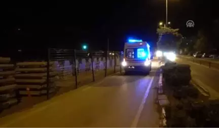 Tren Yoluna Düşen Otomobilin Sürücüsü Yaralandı