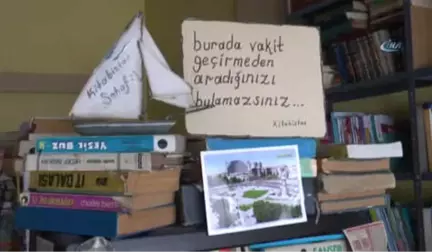 Çöpte Bulduğu Kitap 2 Bin Parçalık Koleksiyona Dönüştü