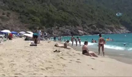 Alanya'da Plajlar Tıklım Tıklım