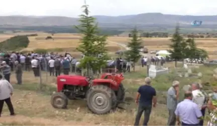 Traktör Kazasında Hayatını Kaybedenler Defnedildi