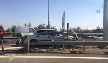 Şanlıurfa'da Otomobil Bariyere Çarptı: 5'i Çocuk, 7 Yaralı