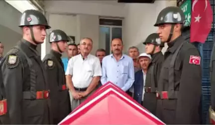 Tıra Çarpan Otomobildeki 2 Askerin Naaşları Memleketlerine Gönderildi