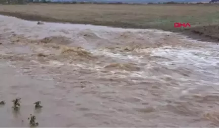 Afyonkarahisar'da Sağanak, Hayatı Olumsuz Etkiledi