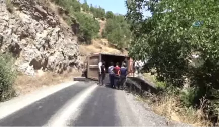 Kamyon Yan Yattı... Beytüşşebap'ta Yüzlerce Araçlık Kuyruk Oluştu