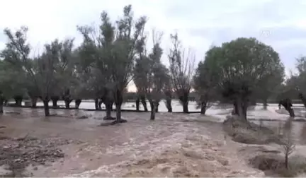 Afyonkarahisar'da Sağanak Hayatı Olumsuz Etkiledi (4)