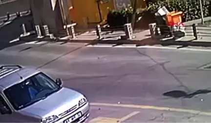 Arkadaşını Emniyet Kemeri Olarak Kullandı Kazayı Hafif Yaralı Atlattı