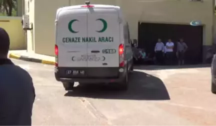 Gaziantep'te Ticari Araç Devrildi: 2 Ölü, 2 Yaralı