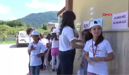 Ordu Mevsimlik Fındık İşçileri Bahçede, Çocukları Yaz Okulunda Hd 2